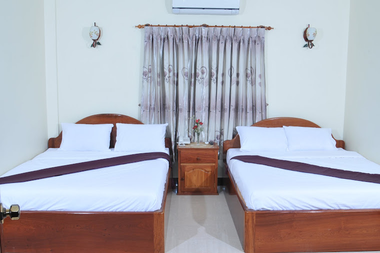 បន្ទប់មានគ្រែពីរ ,Room have 2 bed, (Have air Conditioner)