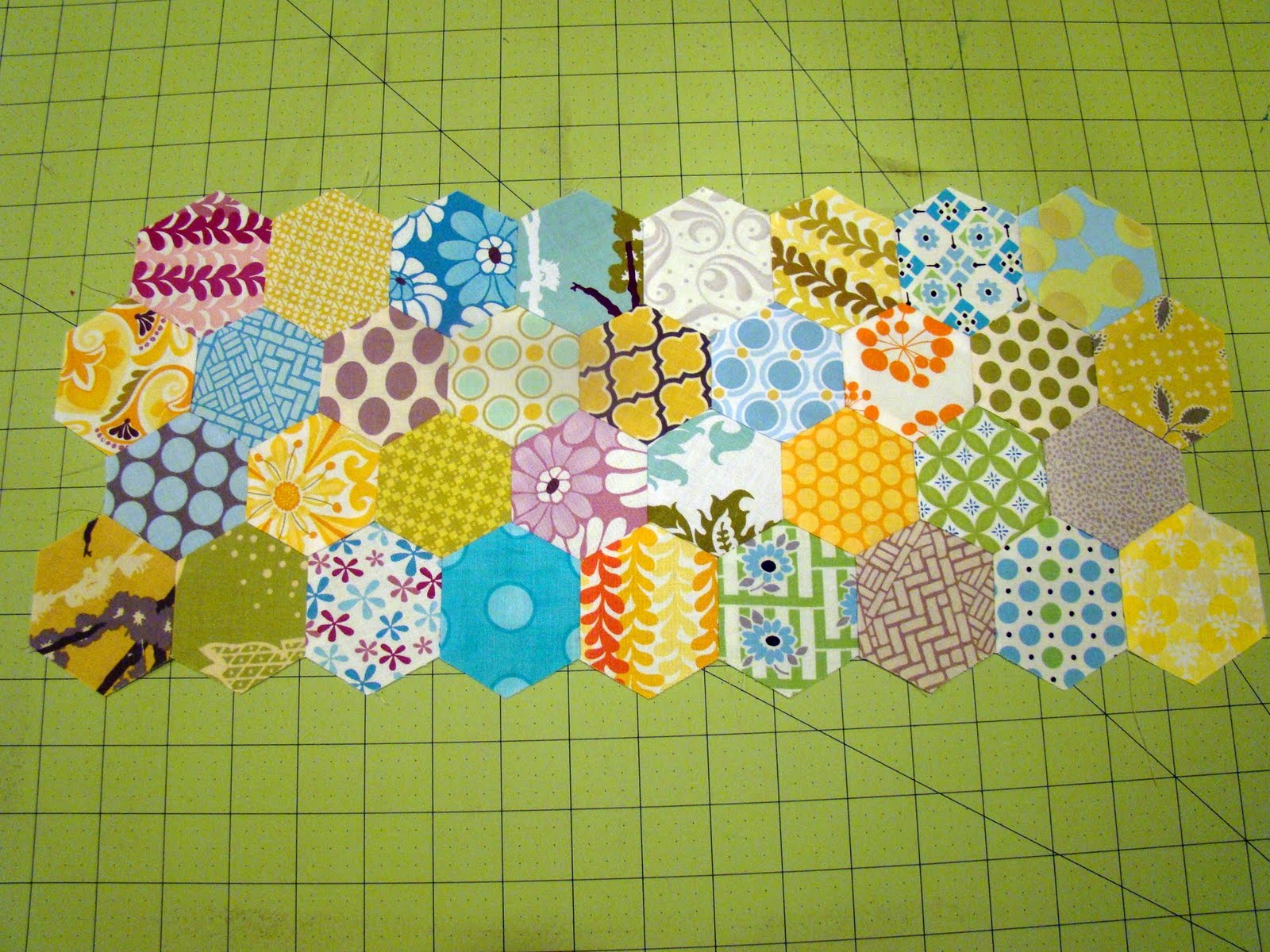 SewCraftyJess Accuquilt GO! Hexagons Placemat Tutorial