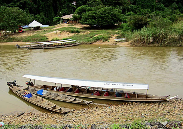 canoes on the river Tahan in Malaysia