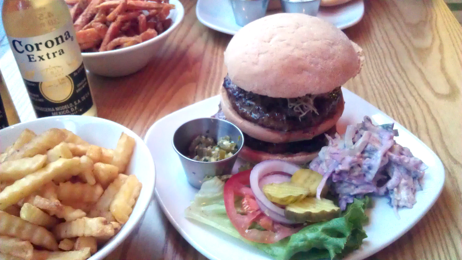 Thoroughly Nice Burgers Burger & Cocktails / St Christopher's Place