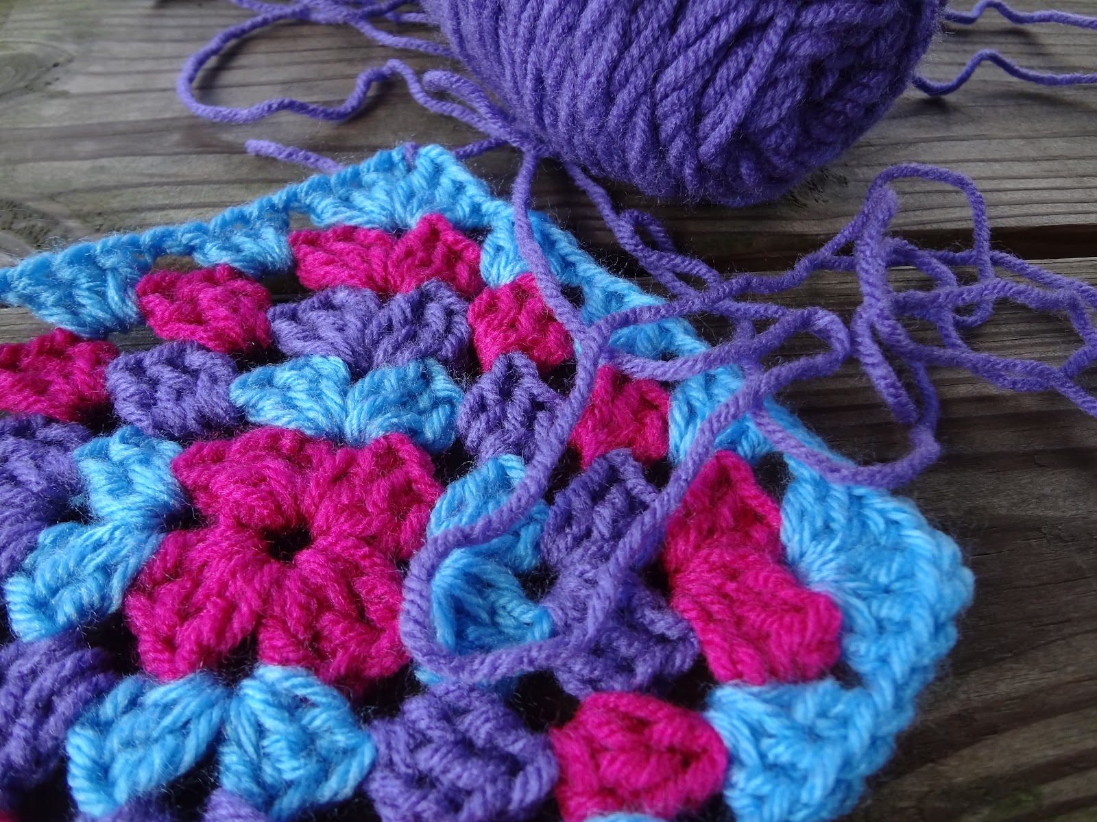 Fiber Flux How to crochet scallops around a square