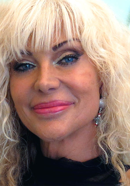 donatella rettore 60 anni di provocazioni e un cuore animalista donatella rettore 60 anni di provocazioni e un cuore animalista