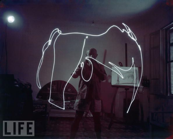 the reel foto gjon mili and pablo picasso light paintings