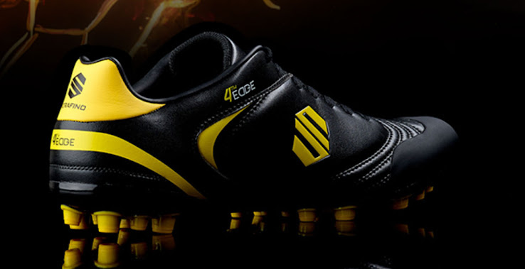 toe poke football boots