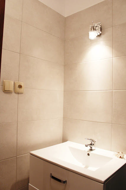 metamorfoza łazienki, blog DIY inspiracje łazienka w kawalerce, jak tanio wyremontować łazienkę,