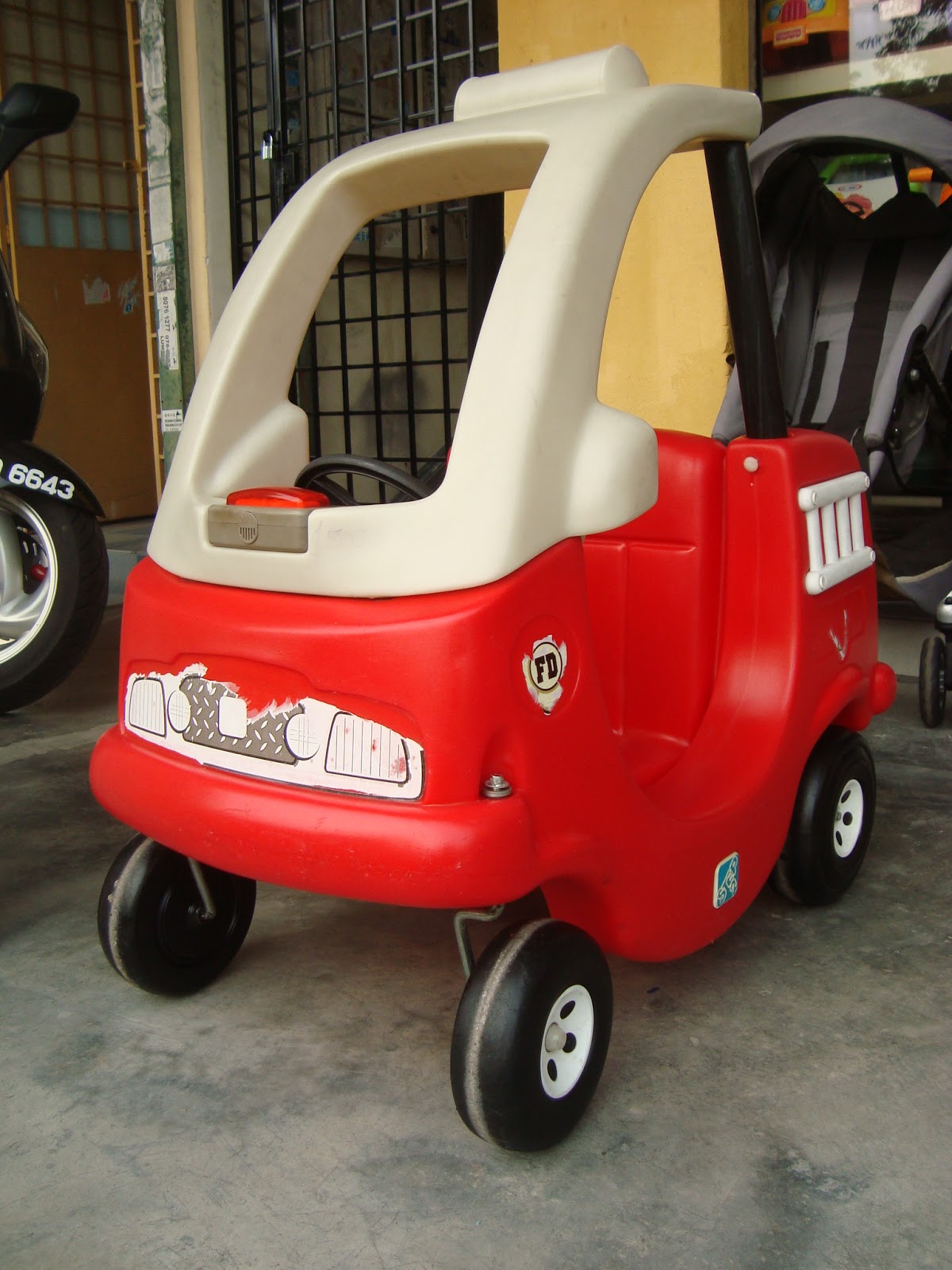 Preloved ToysWorld TheTotToys Step 2 Fire Engine for Two