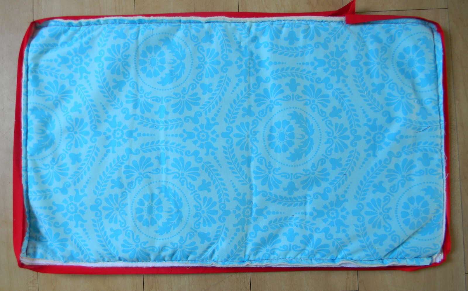 2 little hooligans Fat Quarter Friday {Cooling Mat Tutorial}