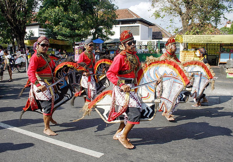 Tari Tradisional Kuda Lumping