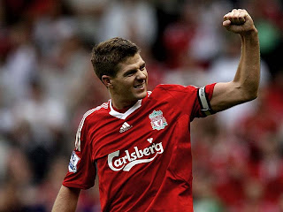 Steven Gerrard renovó su contrato con el Liverpool