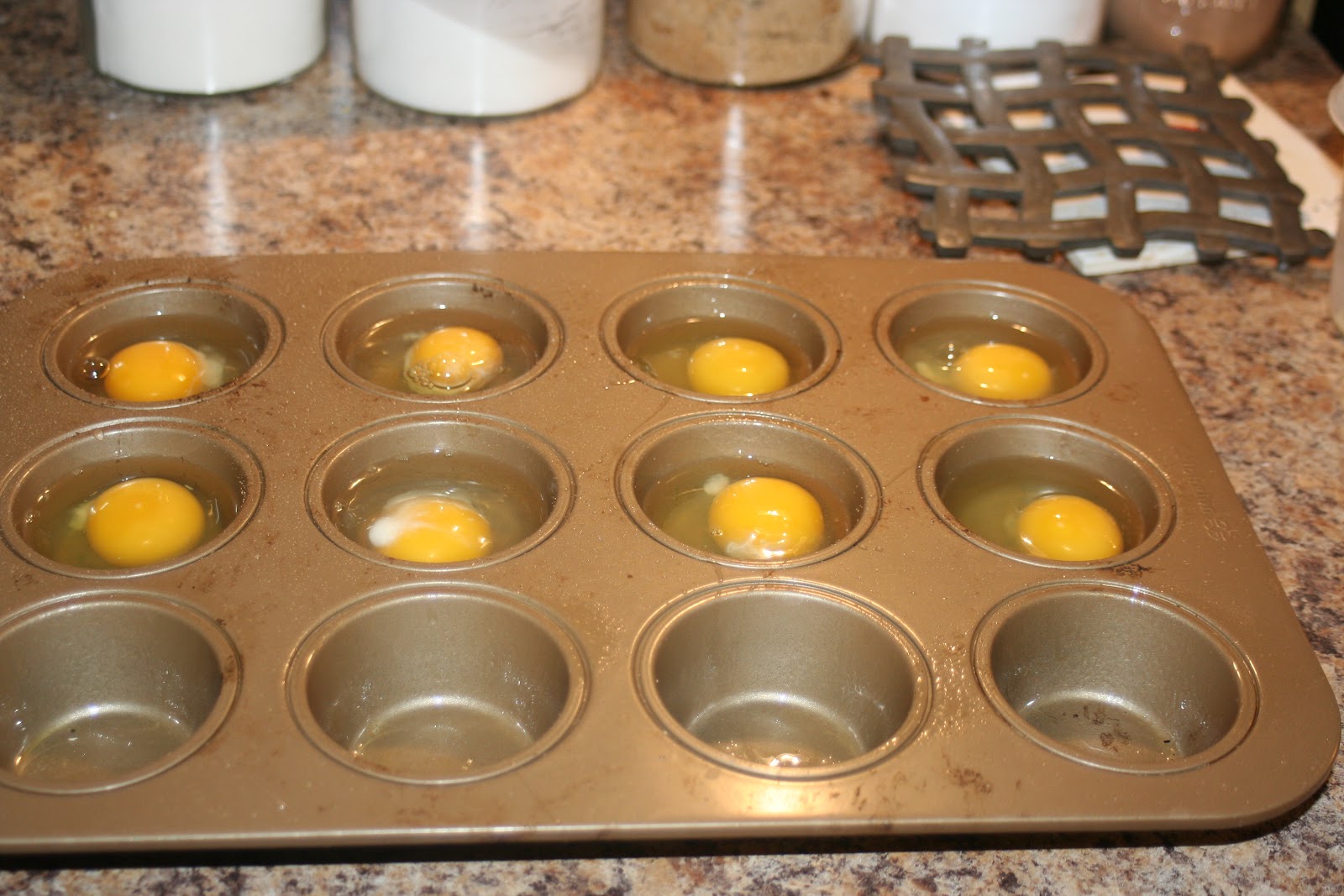 English Muffin Pan. USA Pan Bakeware Mini Round Cake Pans, 6 Well, Nonstick & Quick Release
