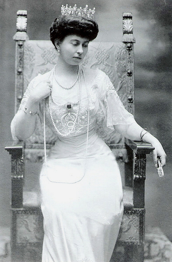 Povestea Primei Vizite A Regelui Mihai La Alba Iulia După Exilul Regal Michael I Of Romania Nature Museum Museum Tours