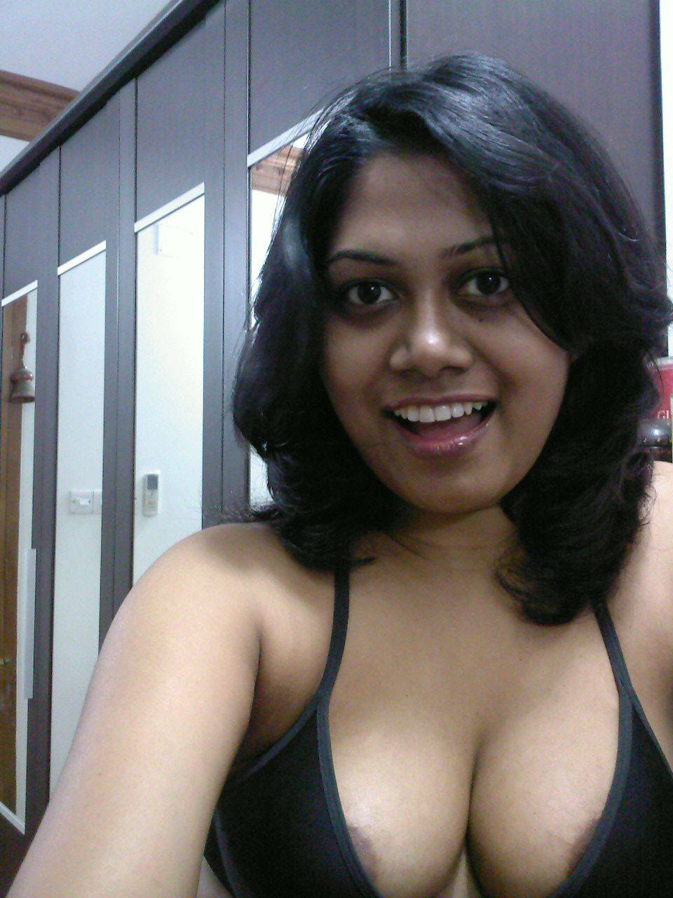 Busty desi bhabhi showing boobs and cleavage 