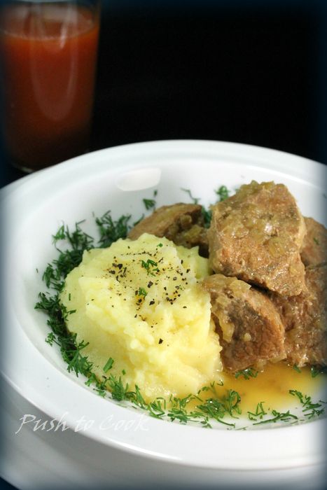 Телятина, тушенная с луком