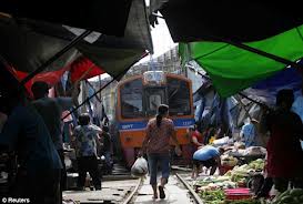 Pasar Paling Berbahaya Di Dunia Ada Di Thailand [ www.BlogApaAja.com ]