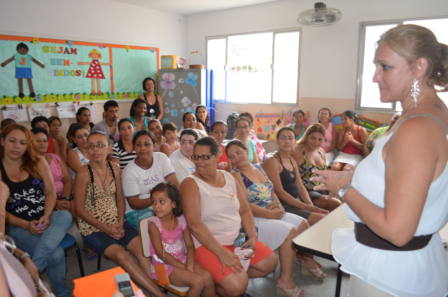 SEROPÉDICA- Professores e Funcionários da Rede Municipal de Ensino