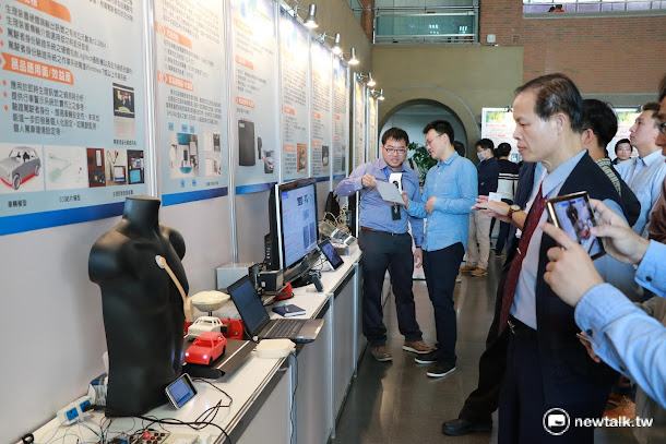 成功大學、車輛研究測試中心舉行「105年成功大學暨車輛中心合作成果發表會」。 成功大學、車輛研究測試中心舉行「105年成功大學暨車輛中心合作成果發表會」。