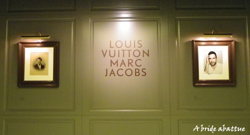 Mais que contient donc cette malle Louis Vuitton ?
