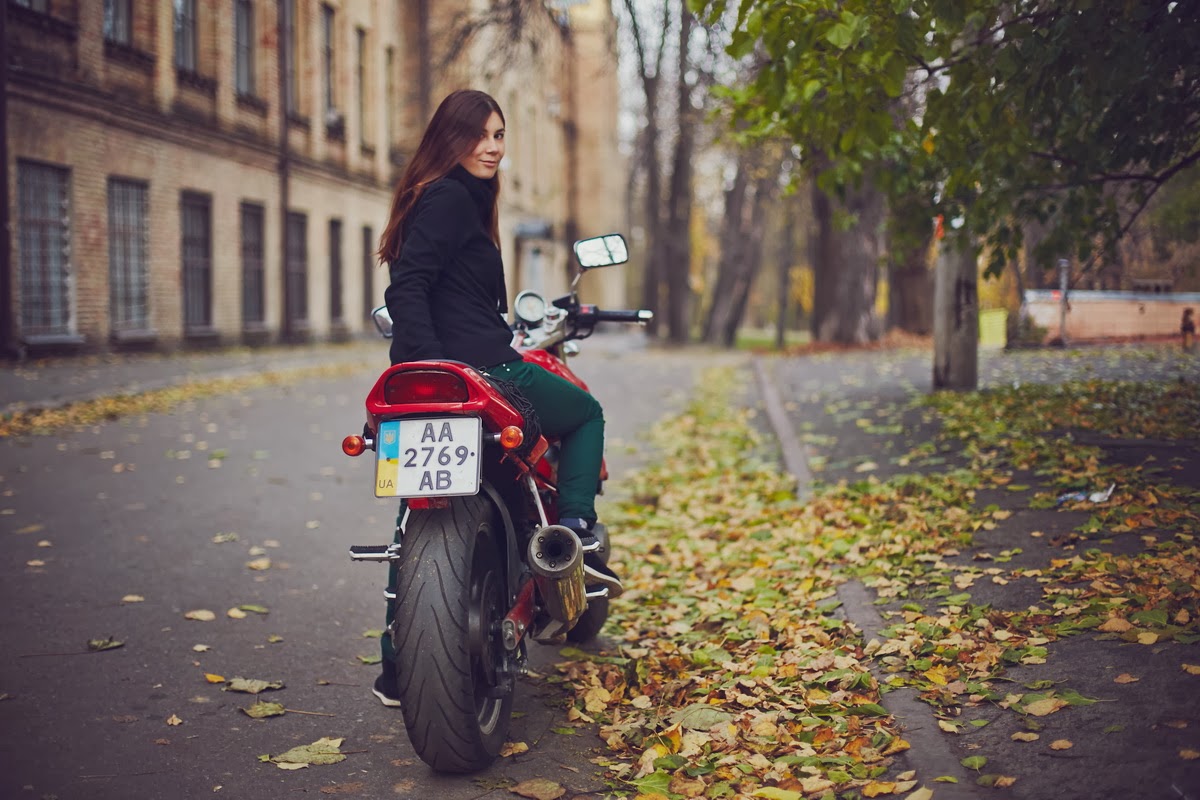 Фотосессия с мотоциклом осень ребенок