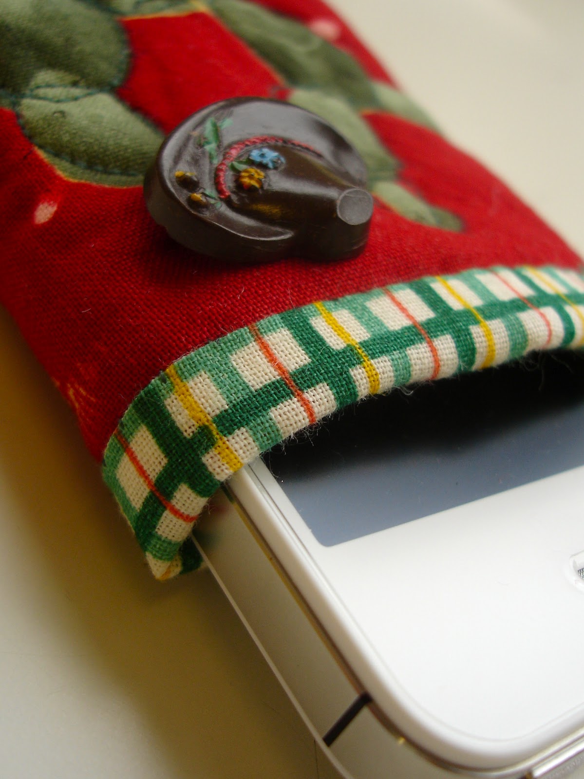 make it up Quilted Phone Case Tutorial