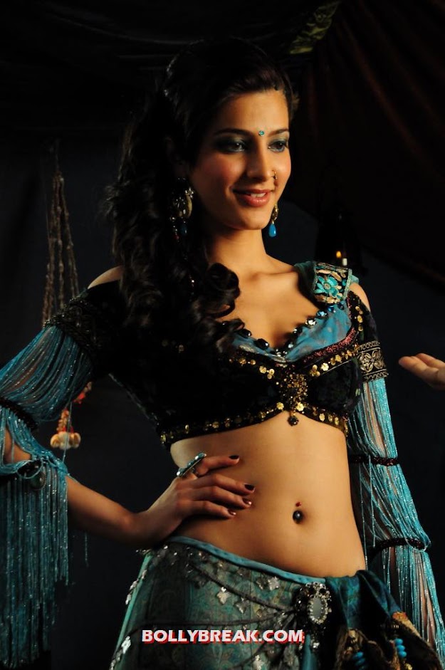 Shruthi Hassan in a blue outfit showing navel Shruthi Hassan in a blue outfit showing navel - Sruthi Hassan Hot Photos