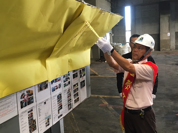 為維護空氣品質,除了使用環保金紙、香之外,嘉義縣環保署力推紙錢集中燒化的政策,維護空氣品質。 為維護空氣品質,除了使用環保金紙、香之外,嘉義縣環保署力推紙錢集中燒化的政策,維護空氣品質。
