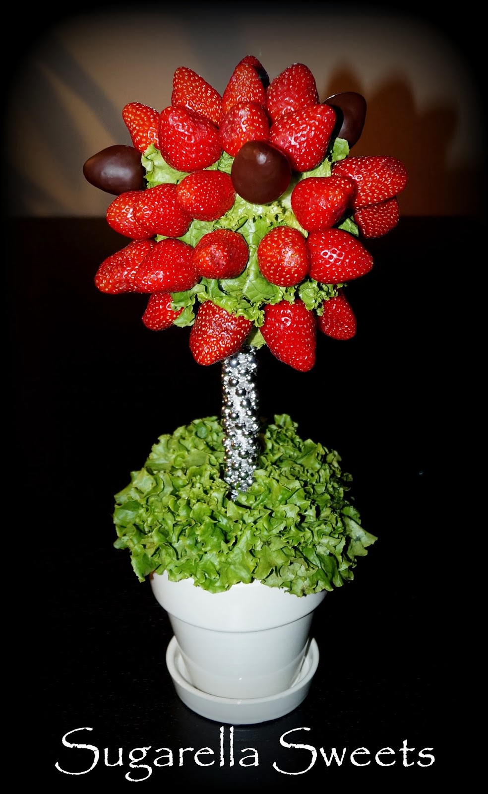 Sugarella Sweets Edible fruit arrangement centerpiece / Strawberry