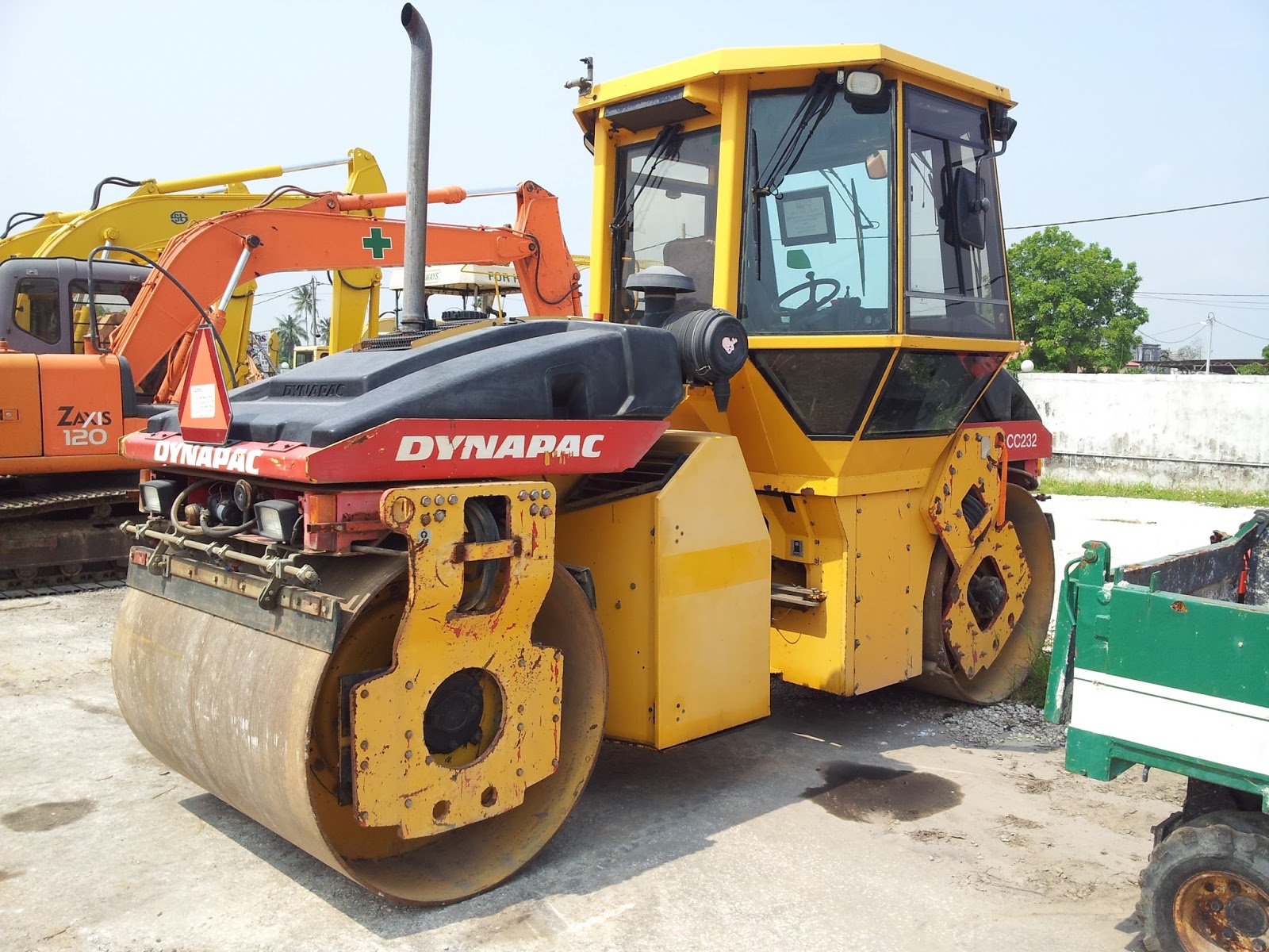 SOON SENG LEE HEAVY EQUIPMENT PLT Dynapac CC232 Tandem Roller