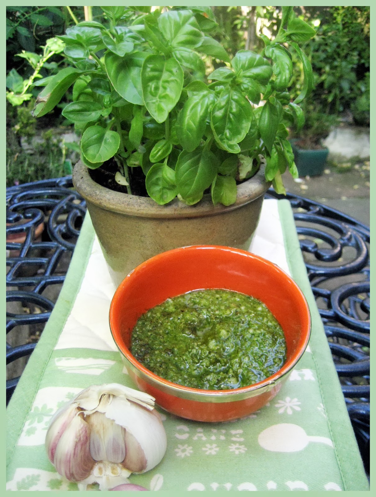 PEBBLE SOUP Butter Basil & Pesto & Tips To Deal with Basil