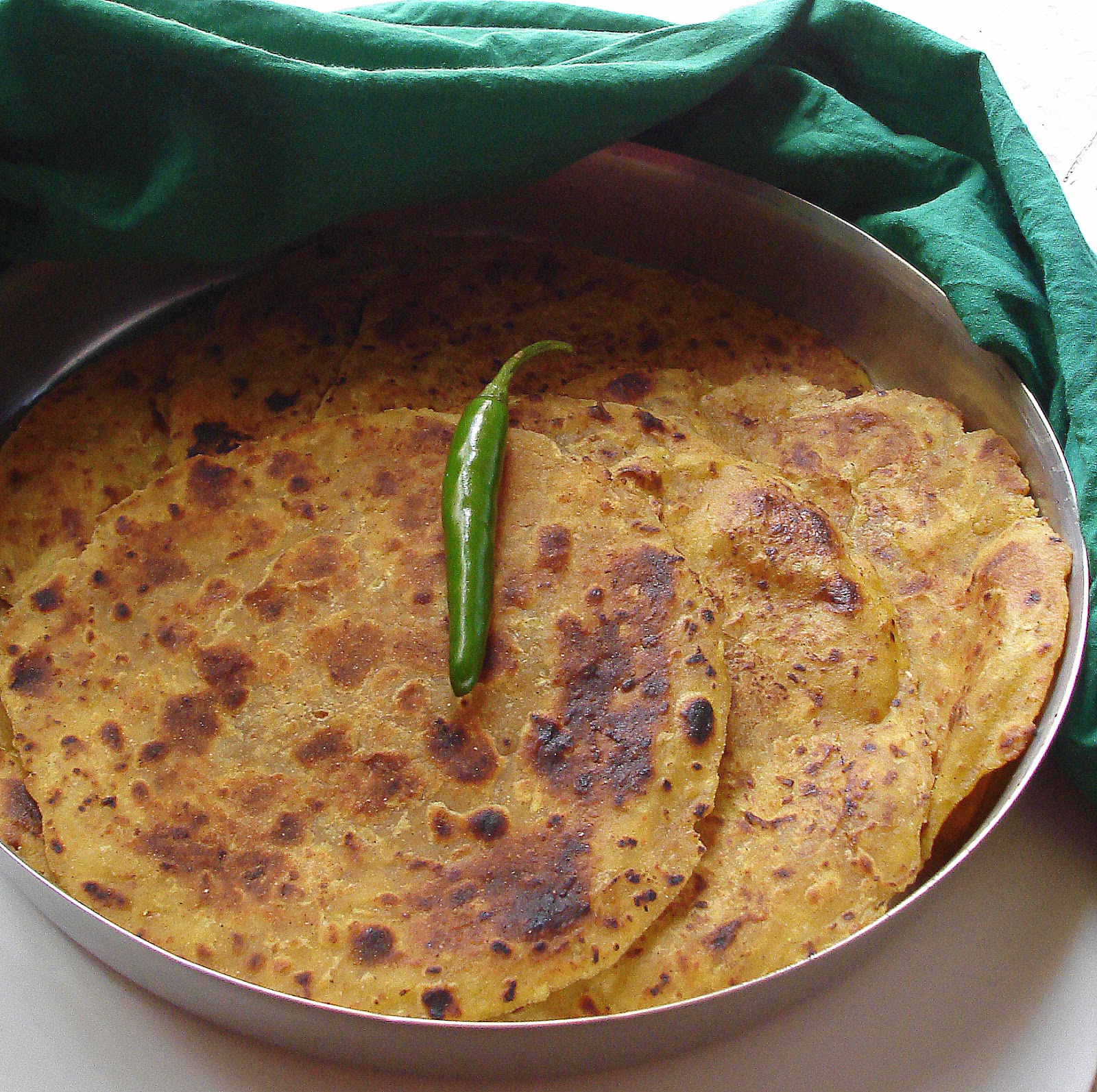 Lauki Thepla | Doodhi na Thepla | Gujarati Thepla | Indian flat bread with bottle gourd Lauki Thepla | Doodhi na Thepla | Gujarati Thepla | Indian flat bread with bottle gourd