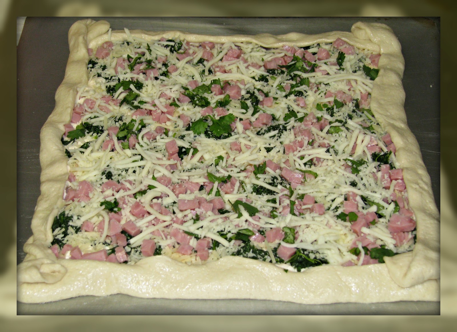 RandomThoughtsfromTN Cheesy Ham and Spinach "Garbage Bread"