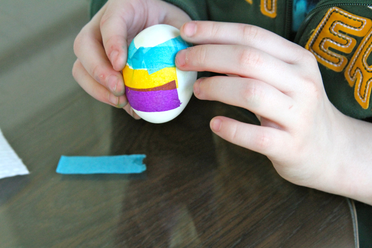 Holly's Arts and Crafts Corner Craft Project Dyeing Easter Eggs with