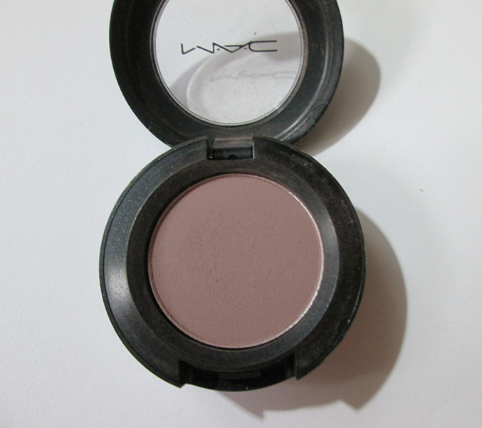 Sylly The Rockstar* Review MAC Quarry single eyeshadow