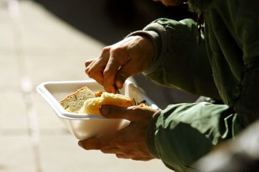 Χαλκίδα: 300 μερίδες φαγητό καθημερινά σε άπορους και αστέγους! Χαλκίδα: 300 μερίδες φαγητό καθημερινά σε άπορους και αστέγους!