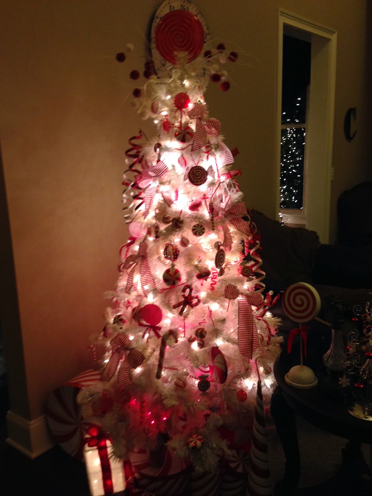 Life in the Barbie Dream House: Christmas Tree Reveal Wednesday #3!