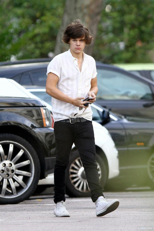 One Direction Pictures Harry Styles in London (08/12/28)