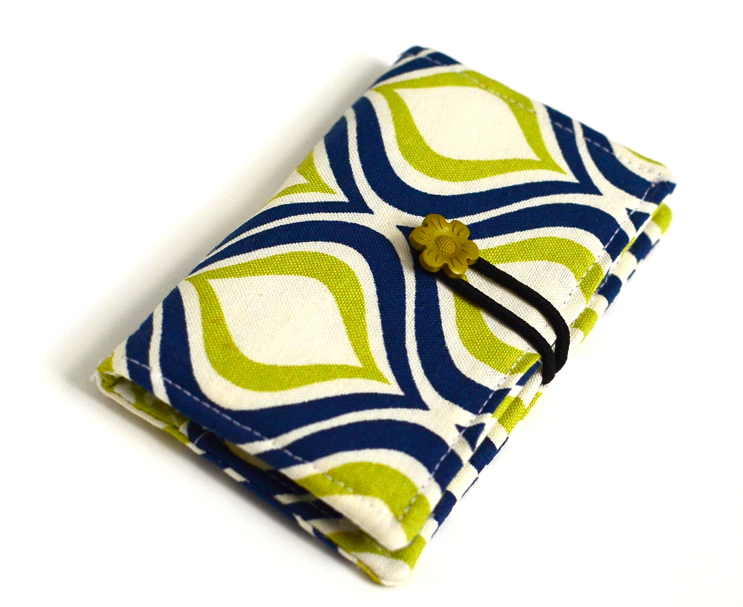 Roselee is here to show us her beautiful business card holder