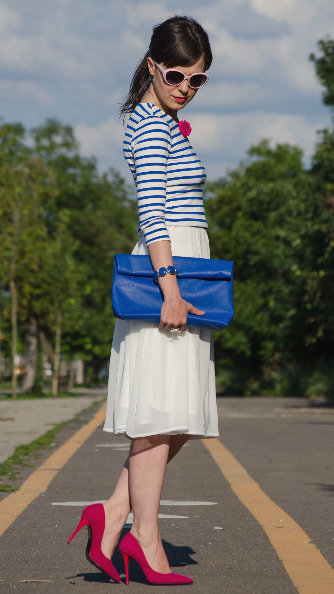 blue stripes top white skirt bright orchid fuchsia shoes blue bag
