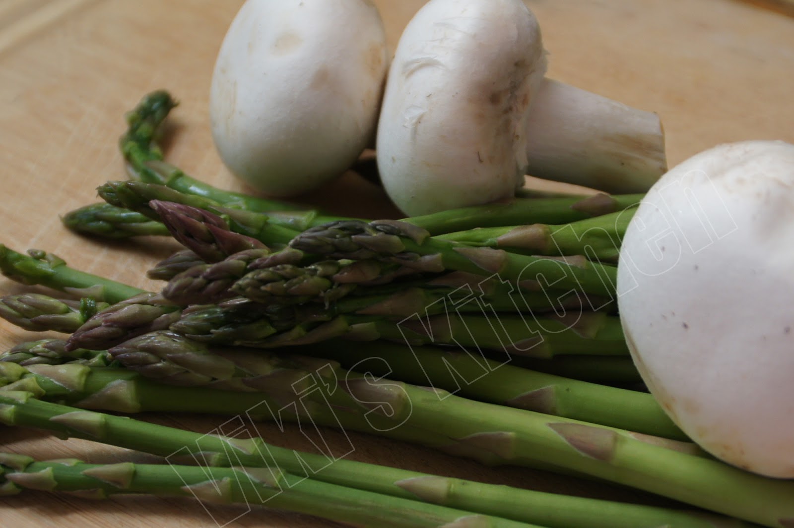 Viki 's Kitchen Baked asparagus and mushroom