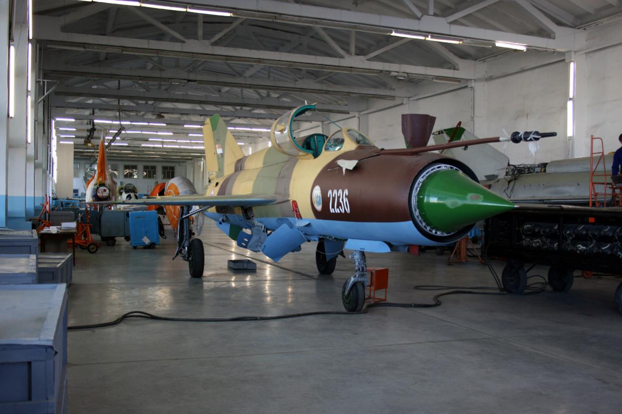 MiG-21bis%2BFishbed-L%2B%2B2236%2B%2B%2B%2B6%2BSqd%2B%2B%2BHodeidah.jpg