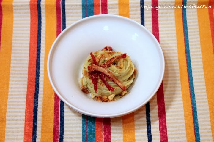 linguine al pesto di avocado e pomodori secchi