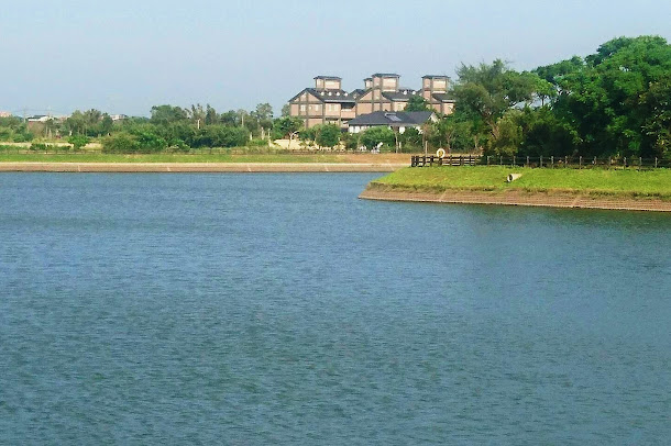 桃園市境內有兩大重要的灌溉系統,2017桃園地景藝術節把兩者靠海的各鄉鎮市和近山的各鄉鎮市都有水利系統來供應數以千頃的農田。 桃園市境內有兩大重要的灌溉系統,2017桃園地景藝術節把兩者靠海的各鄉鎮市和近山的各鄉鎮市都有水利系統來供應數以千頃的農田。