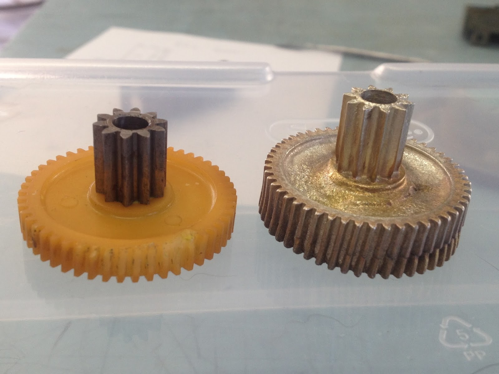 Graingers Oscillating fan "Broken Gear" HYPE®LINKS