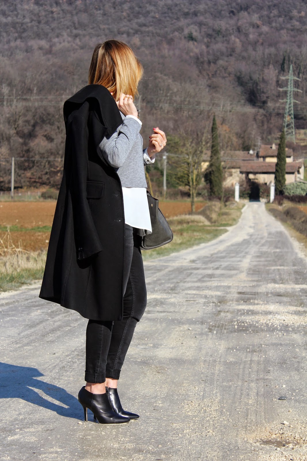 Eniwhere Fashion - Totally casual black outfit and maxi scarf