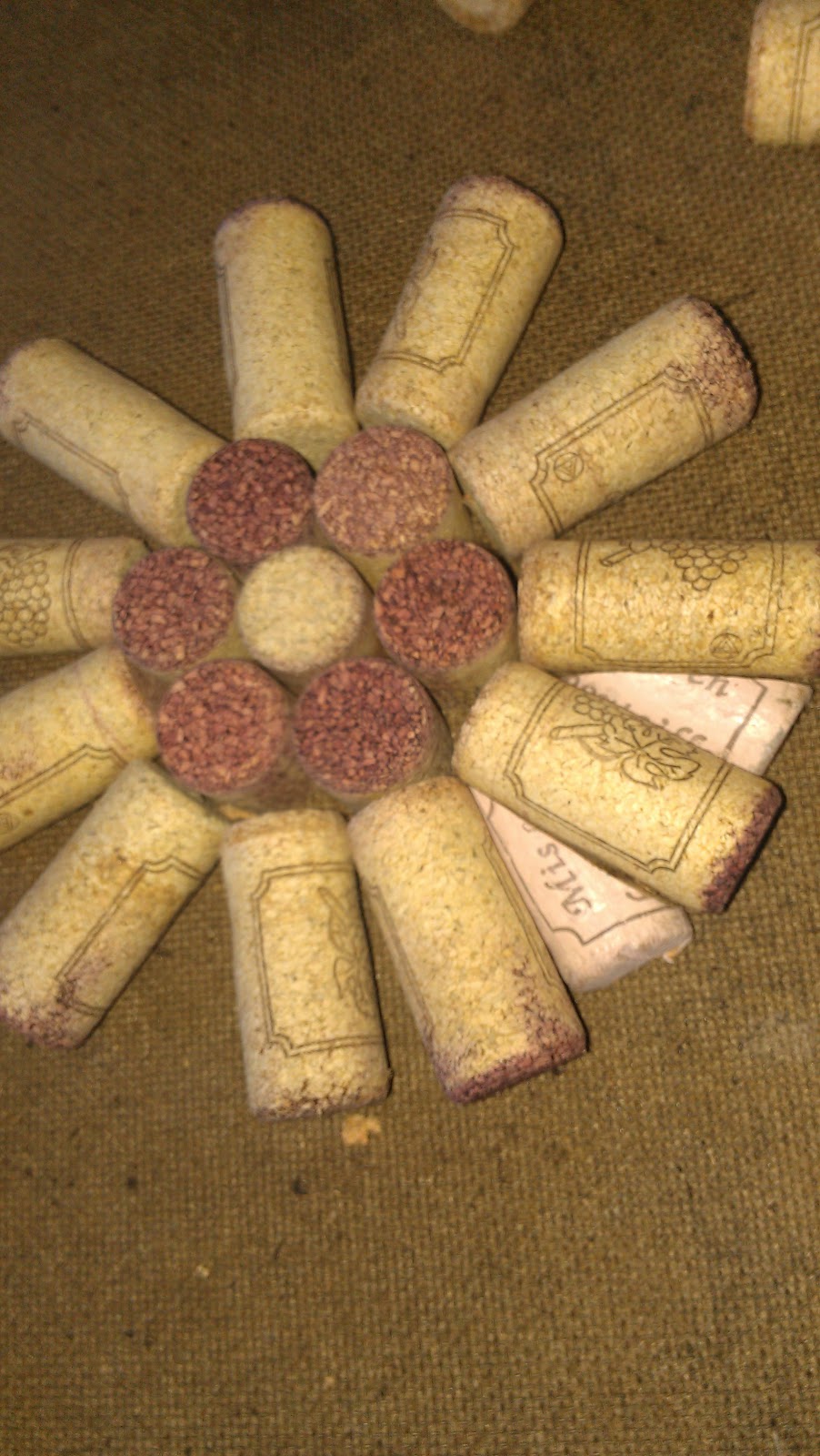 rainysunraynails Howto Cork Board. (unrelated nail art)