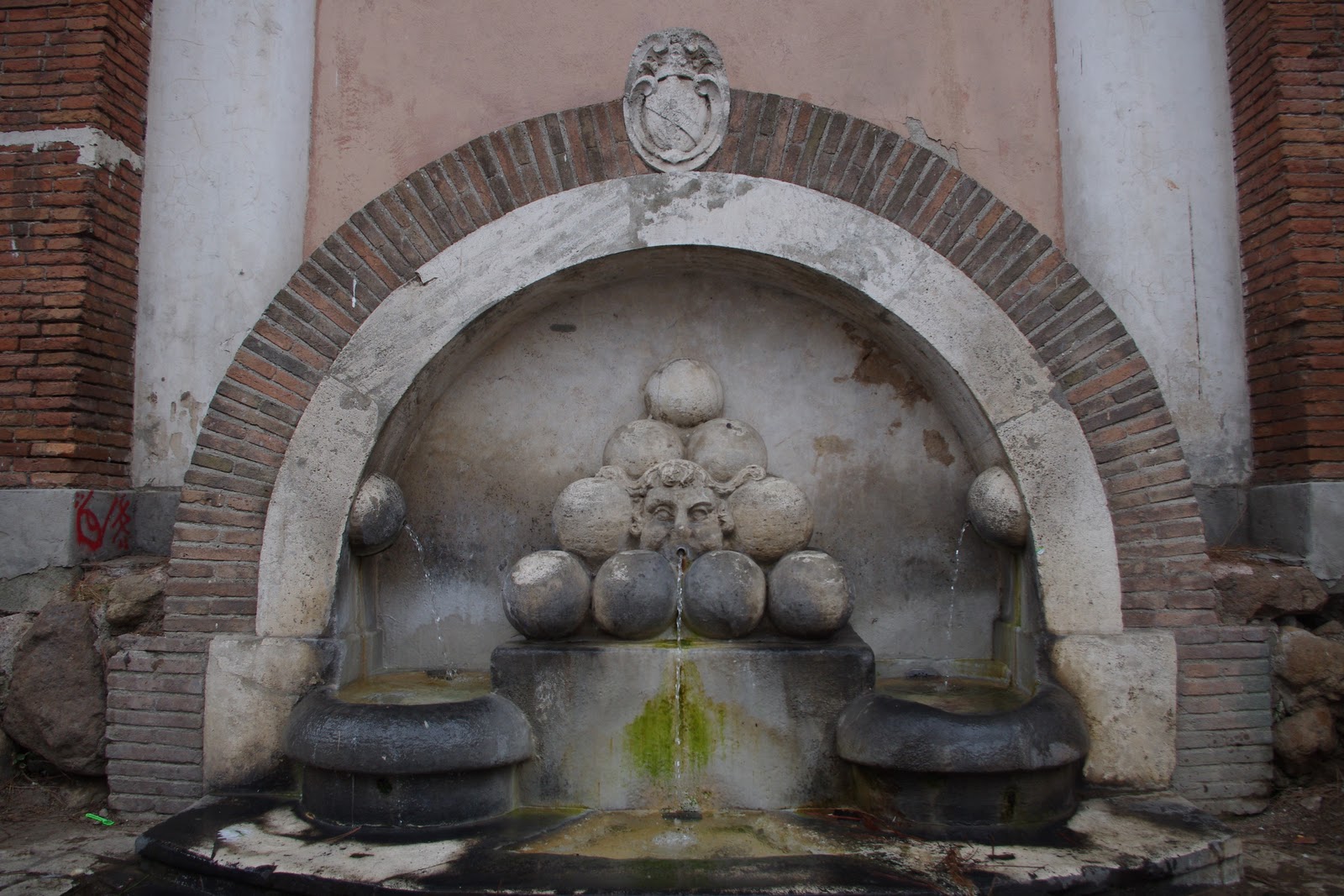 ｒｏｍａの麗雅都だより 爆弾の噴水 を見つけました