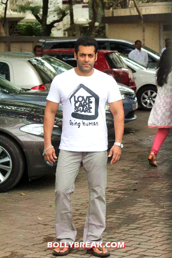 Salman Khan - (8) - Salman celebrates Eid with his family