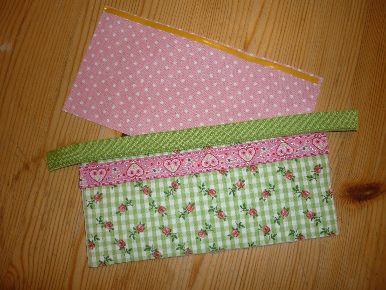 Nahspielerei Anleitung Fur Eine Schnullertasche Pyramidentasche Dreiecktaschchen Triangeltasche