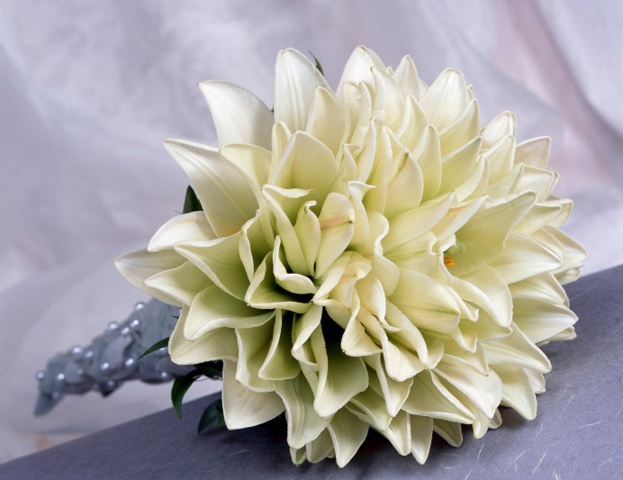 Popular floral choices for arm bouquets are calla lilies gladiolus 