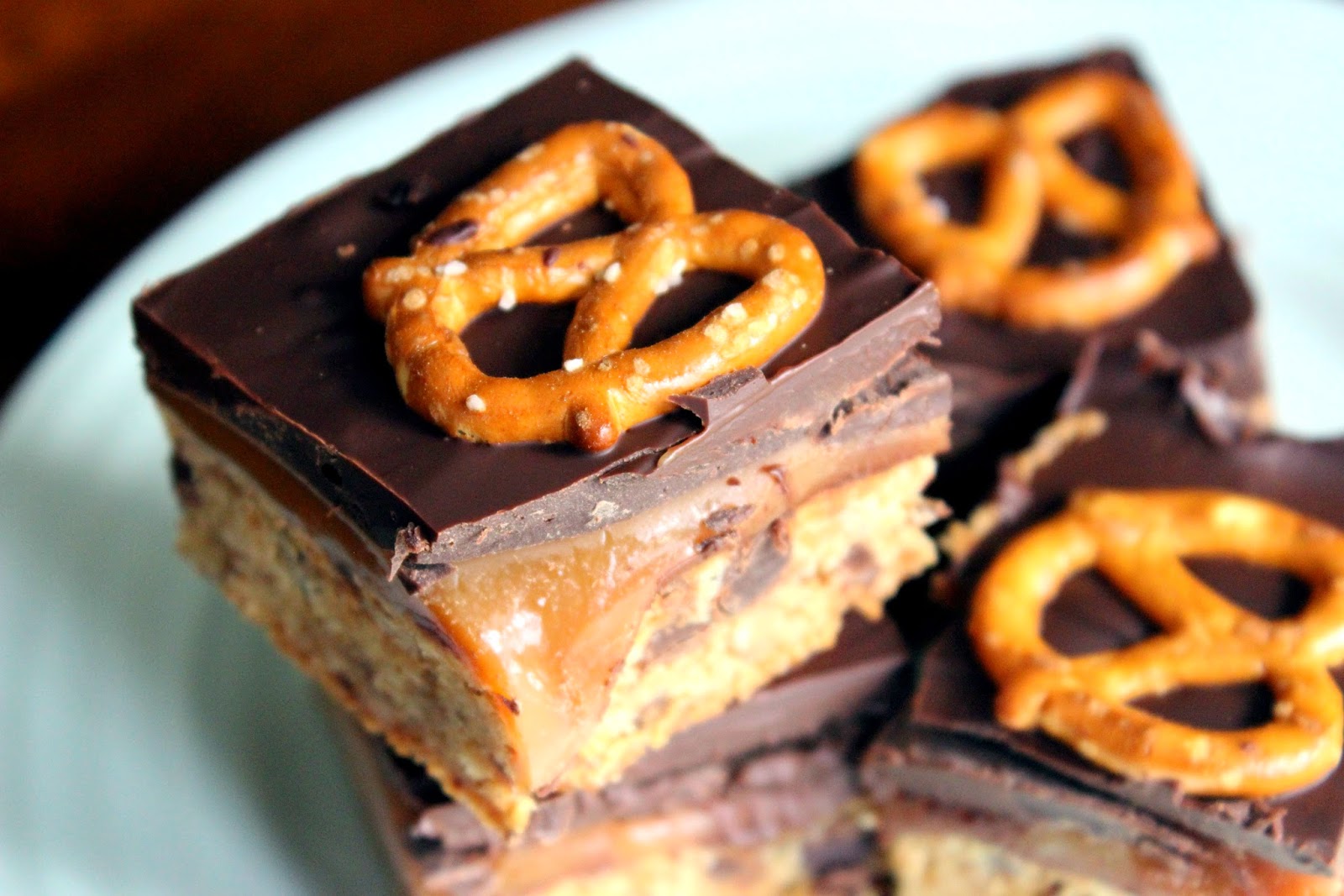sugar & spice Whiskey Caramel Chocolate Chip Pretzel Bars