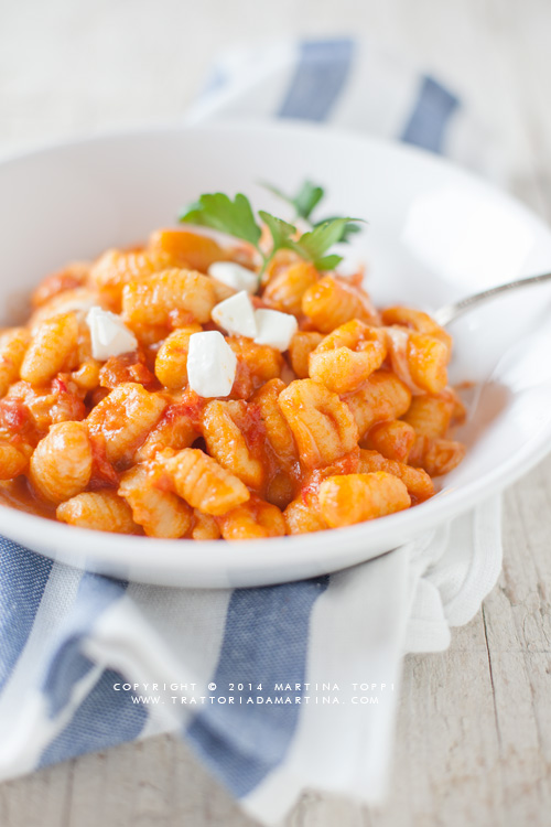 gnocchi all'acqua al pomodoro e mozzarella